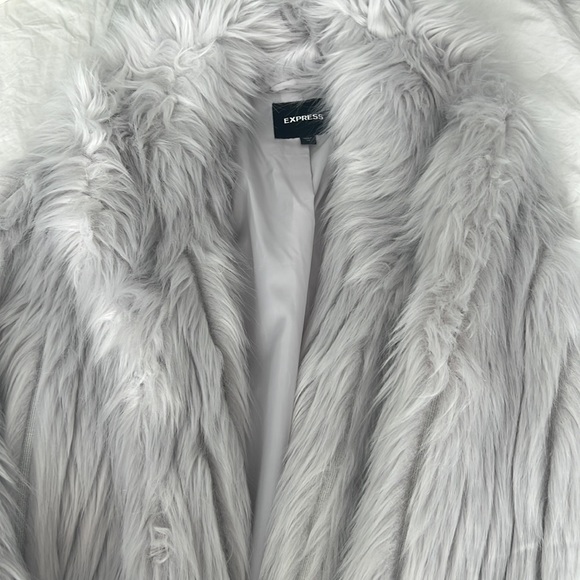 NWOT Express Oversized Faux Fur Coat - Picture 8 of 8
